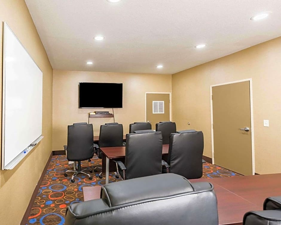 Econo Lodge Inn & Suites East Houston I-10