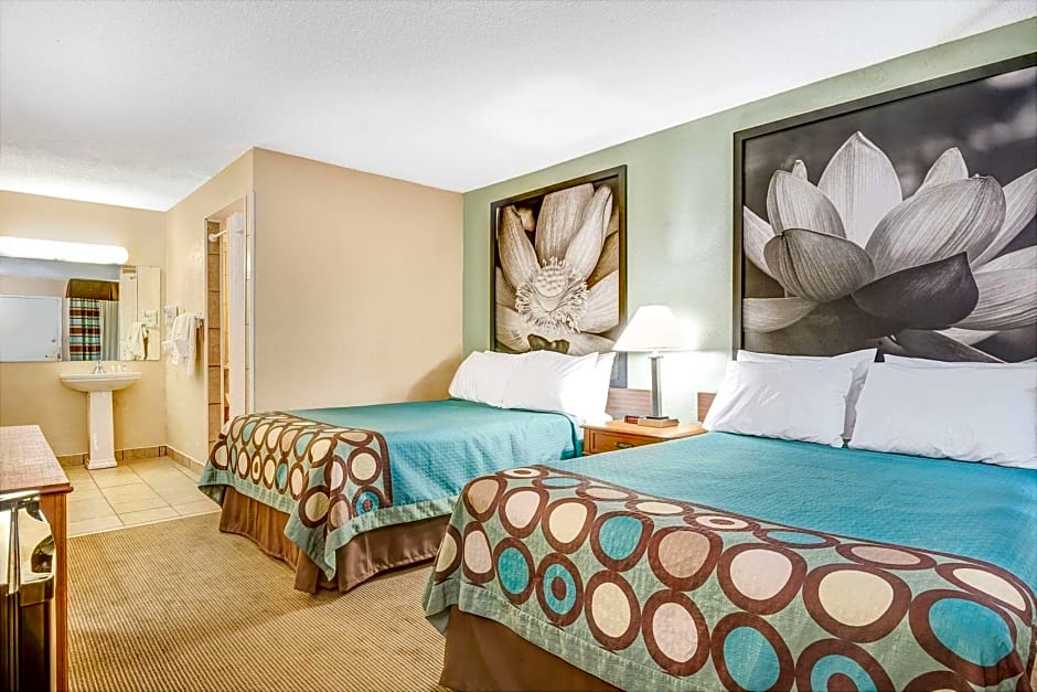 Super 8 by Wyndham - Crabtree Raleigh
