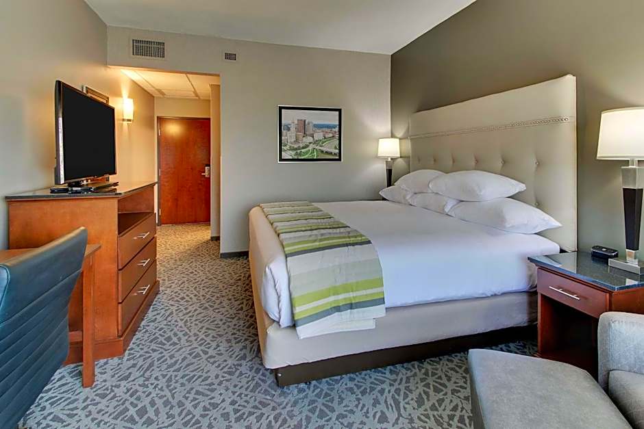 Drury Inn & Suites Cleveland Beachwood