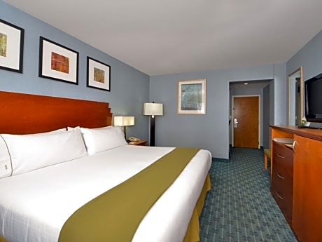 1 King Bed Leisure Non-Smoking
