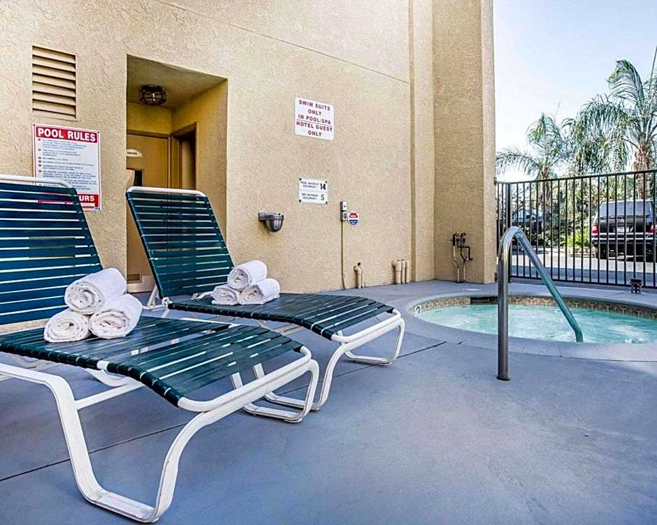 California Inn and Suites Bakersfield