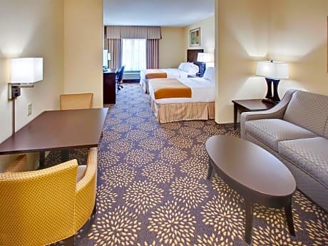2 Queen Suite