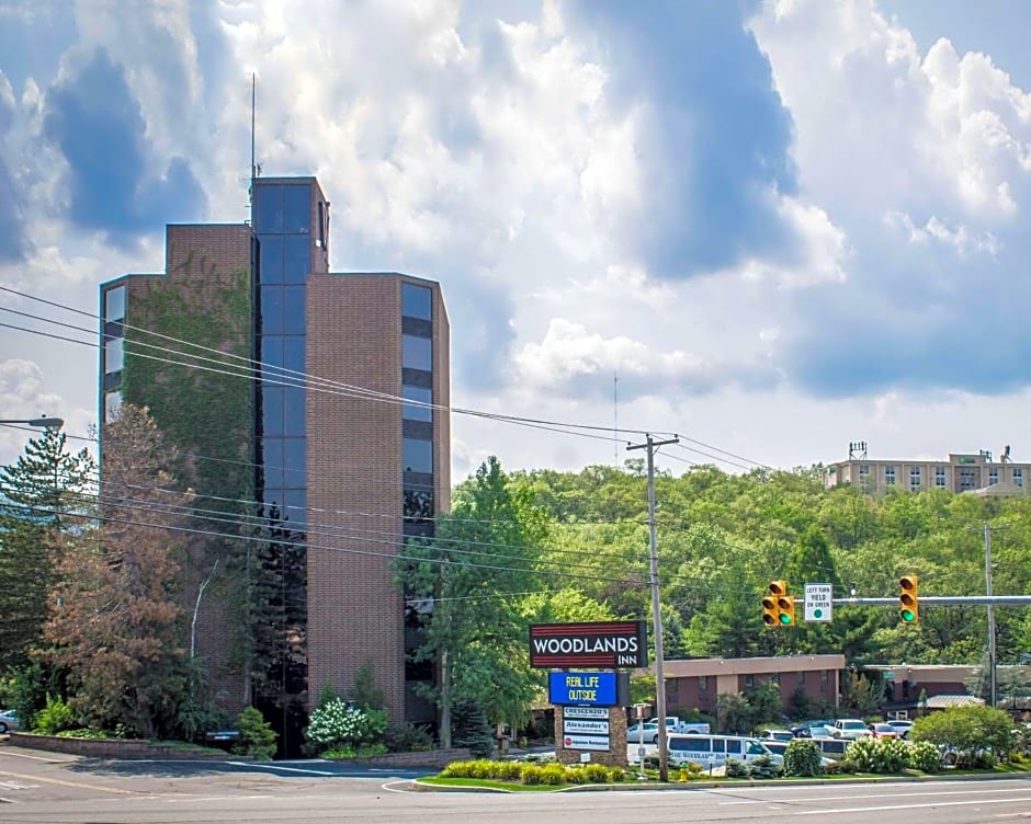 The Woodlands Inn