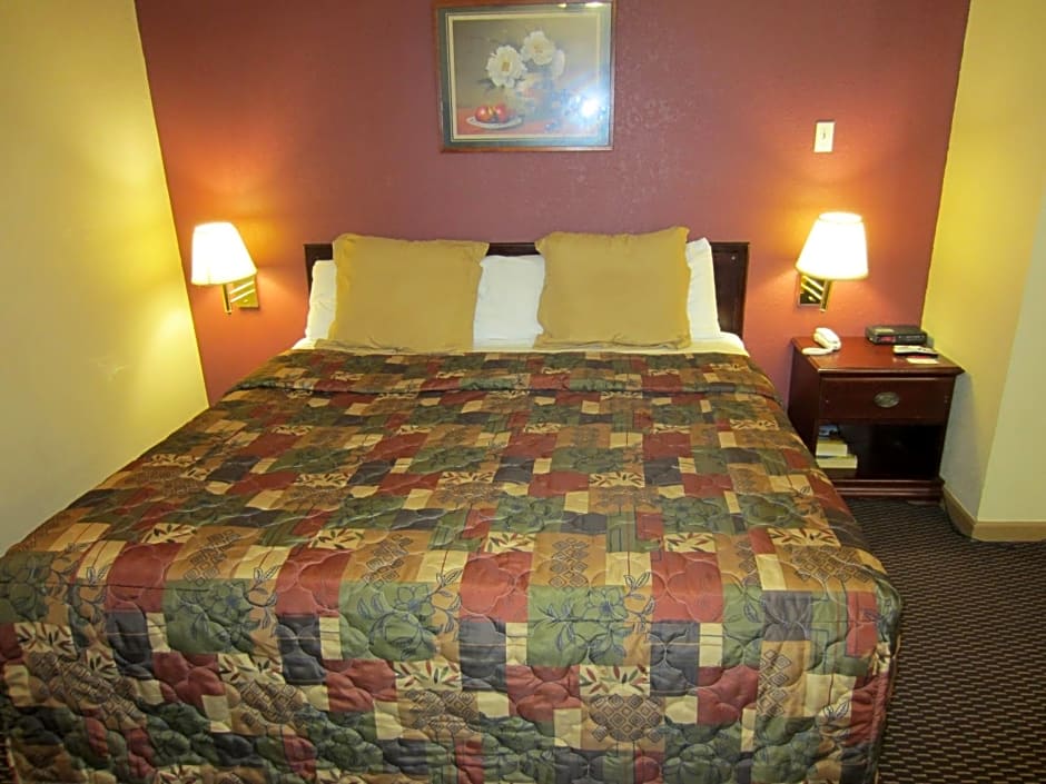 First Western Inn - Fairmont City
