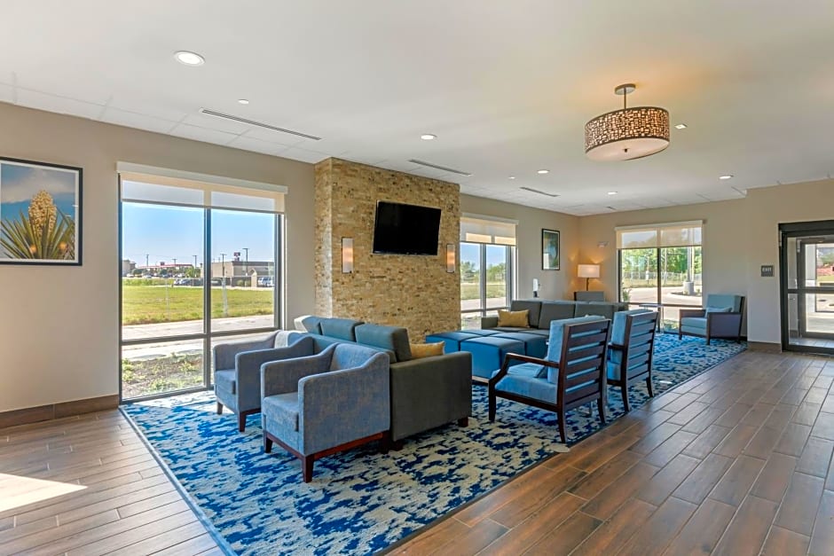 Comfort Inn & Suites Balch Springs - SE Dallas