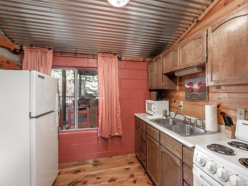 Three Bears, 7 Bedrooms, Deck, Fireplace, Midtown, Grill, Sleeps 22