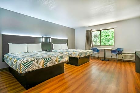 Queen Room with Two Queen Beds - Smoking