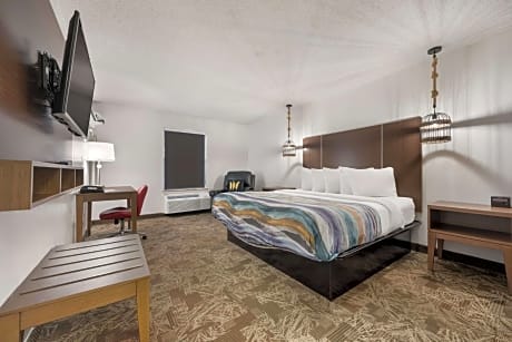King Room with Mobility Accessible Tub