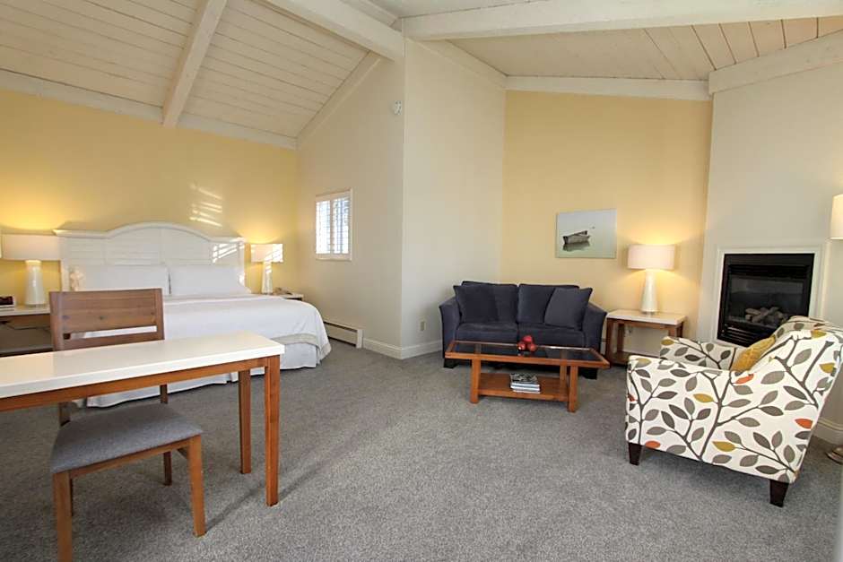 Lobos Lodge