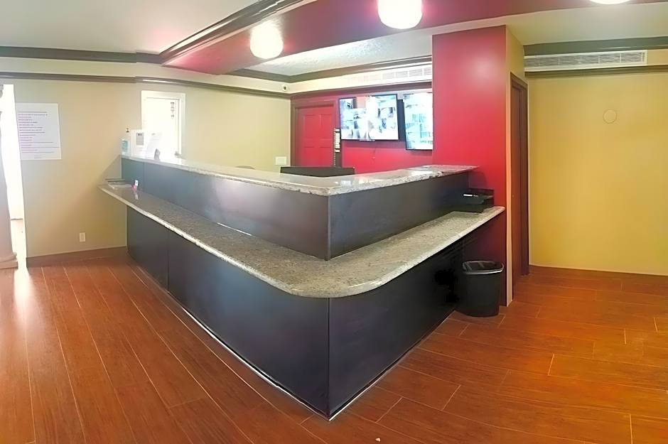 Red Roof Inn & Suites Houston - Hobby Airport