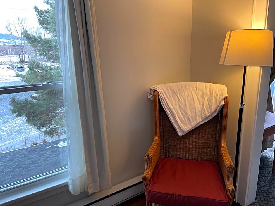 Goldsmith's River Front Inn