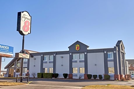 Americas Best Value Inn - Wichita West / Airport - Alojamientos en WICHITA