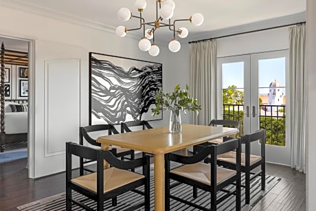 Canary King Suite - Accessible