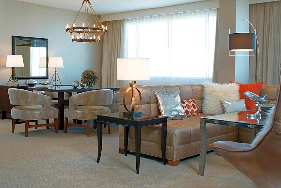 Renaissance by Marriott St. Louis Airport Hotel