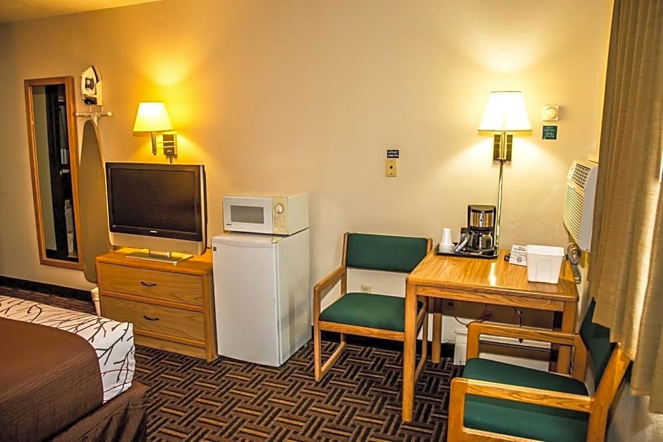 Americas Best Value Inn & Suites Detroit Lakes