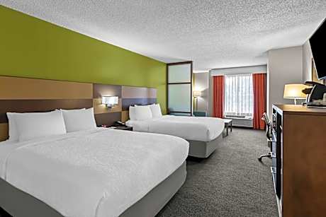 Queen Suite with Two Queen Beds and Sofa Bed - Disability Access