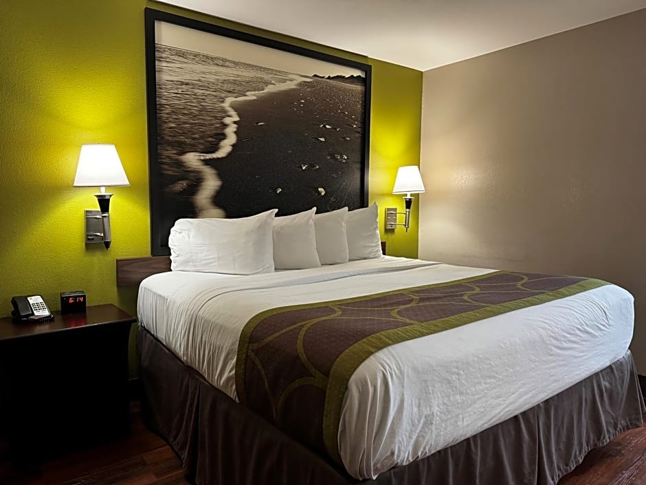 Super 8 by Wyndham Houston/NASA/Webster Area