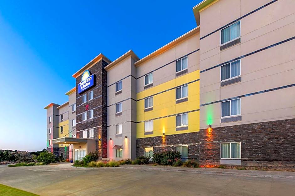 Days Inn & Suites by Wyndham Lubbock Medical Center
