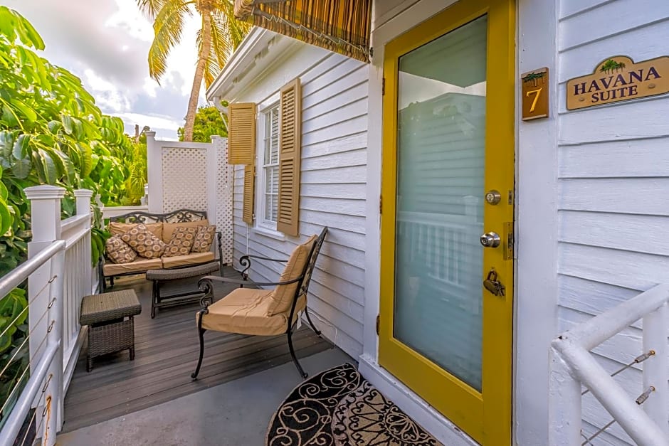 Seascape Tropical Inn