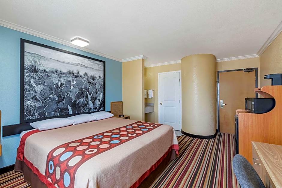 Super 8 by Wyndham Midland