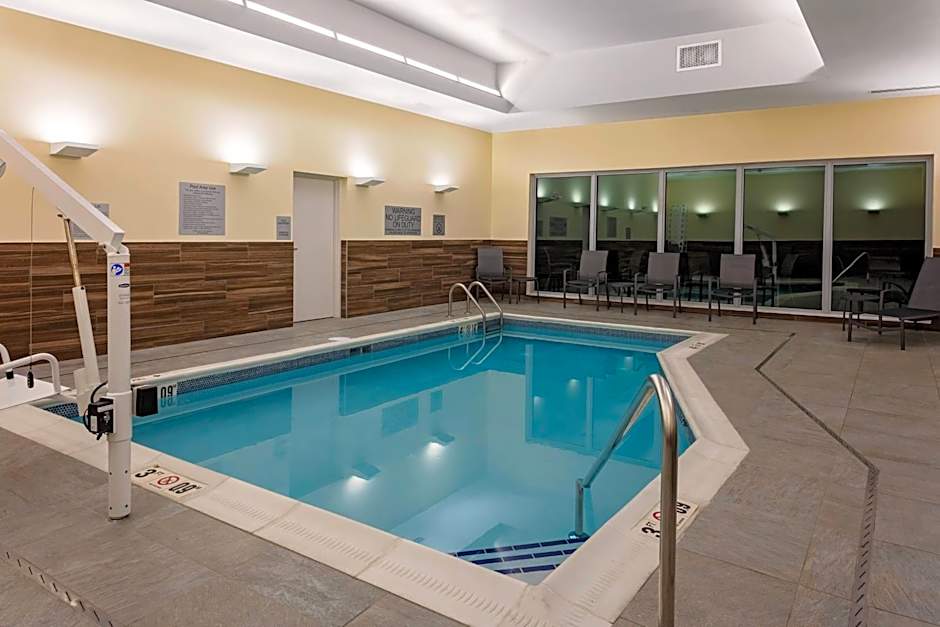 Fairfield Inn & Suites by Marriott Port Clinton Waterfront