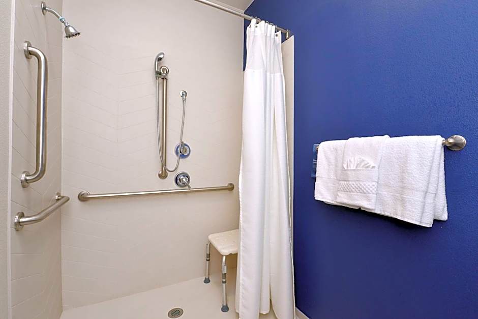 Fairfield Inn & Suites by Marriott Arlington Near Six Flags