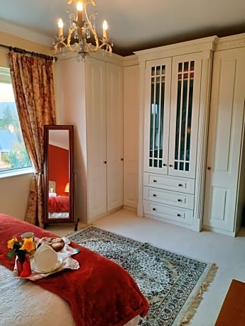 Superior King Room with private en-suite