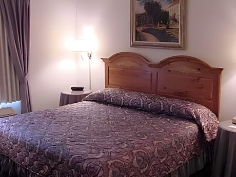 1 King Bed, Nonsmoking