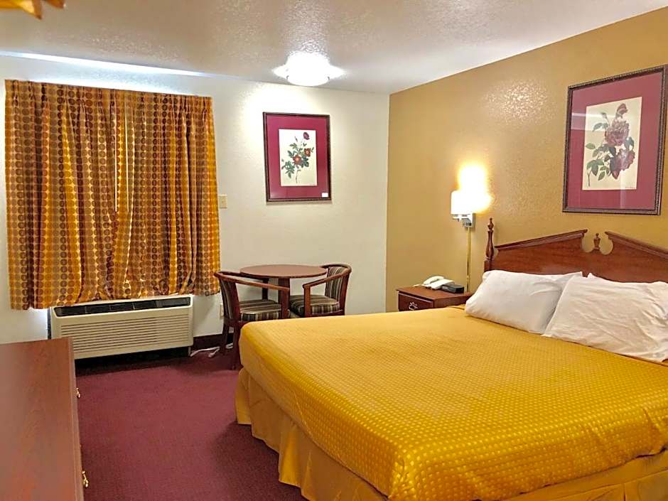 Super 8 by Wyndham Kinder/Coushatta near Casino
