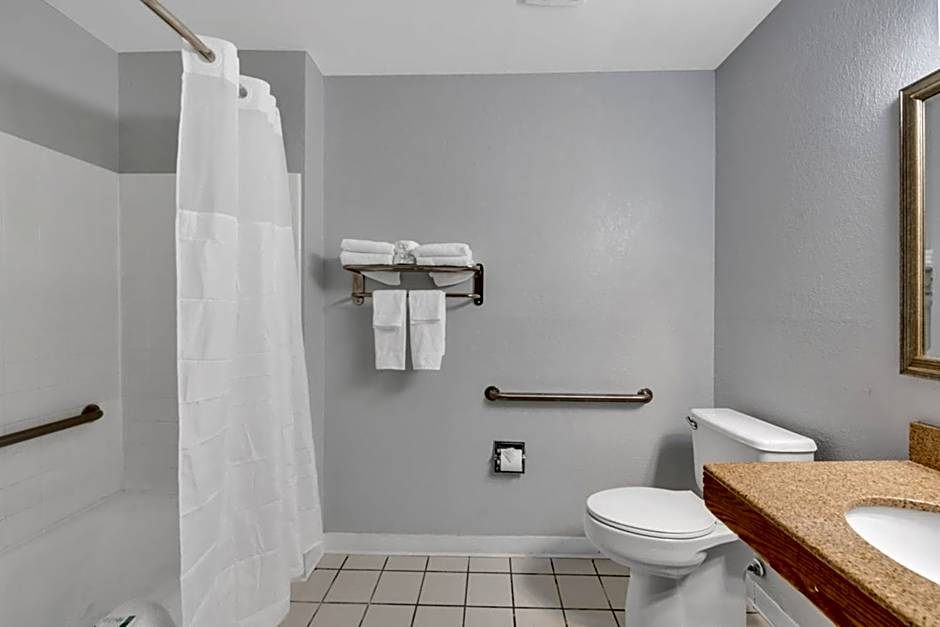 City Center Inn by OYO I-64 Newport News