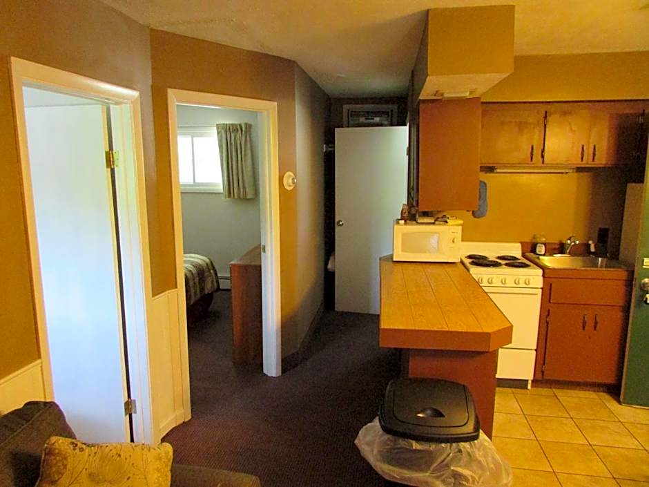 The Lake George Inn
