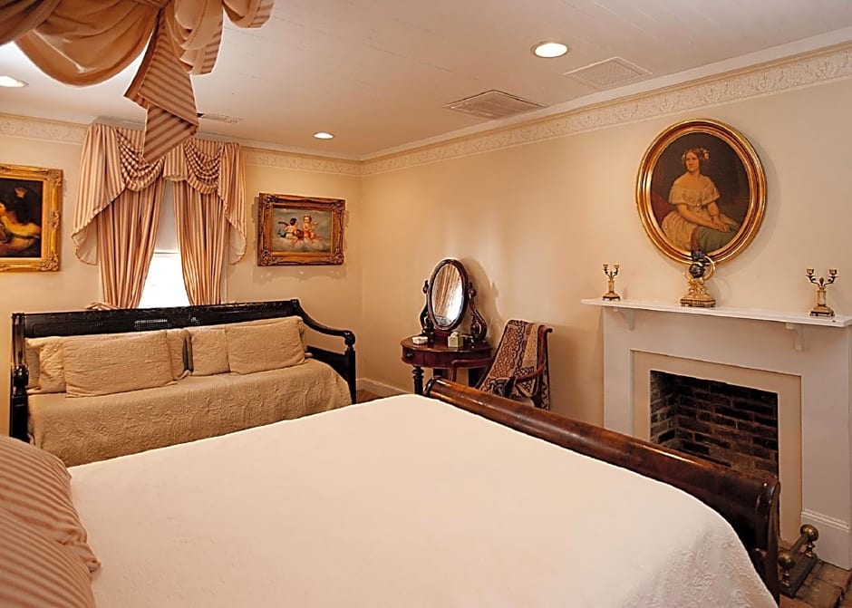 Monmouth Historic Inn