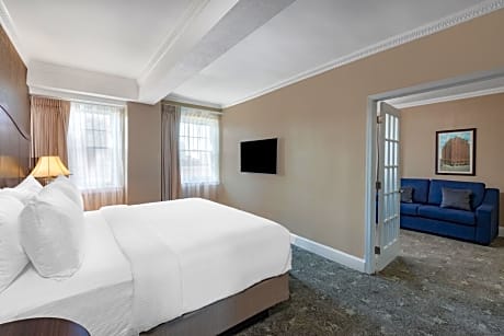 1 King Bed, Premier One-Bedroom Suite, Non-Smoking