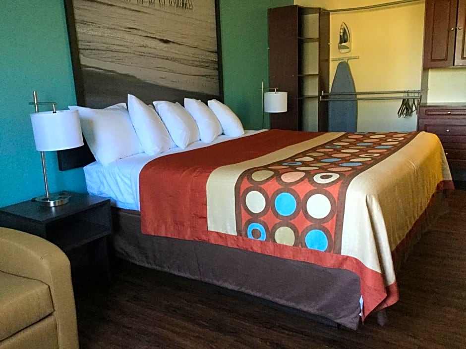 Super 8 by Wyndham Clearwater/St. Petersburg Airport