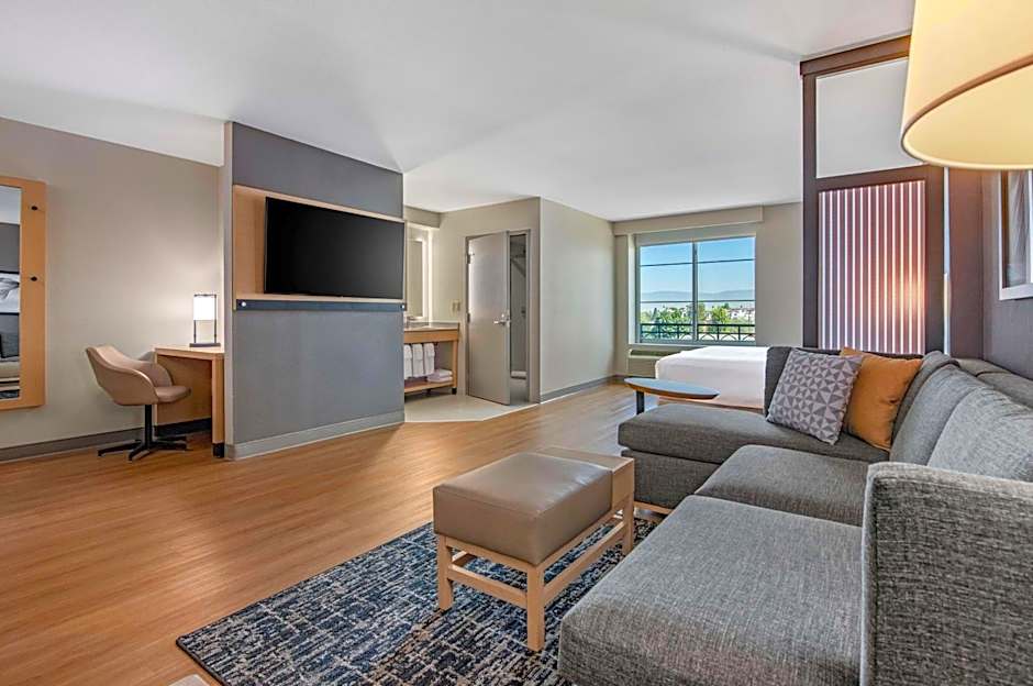 Hyatt Place Riverside Downtown