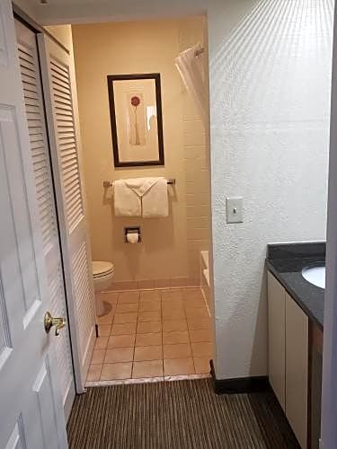 Hawthorn Suites by Wyndham Detroit Warren