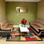 Super 8 by Wyndham St Charles