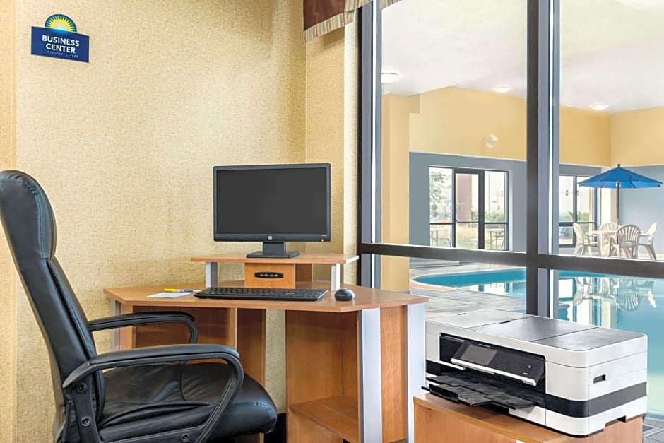 Days Inn by Wyndham Fargo