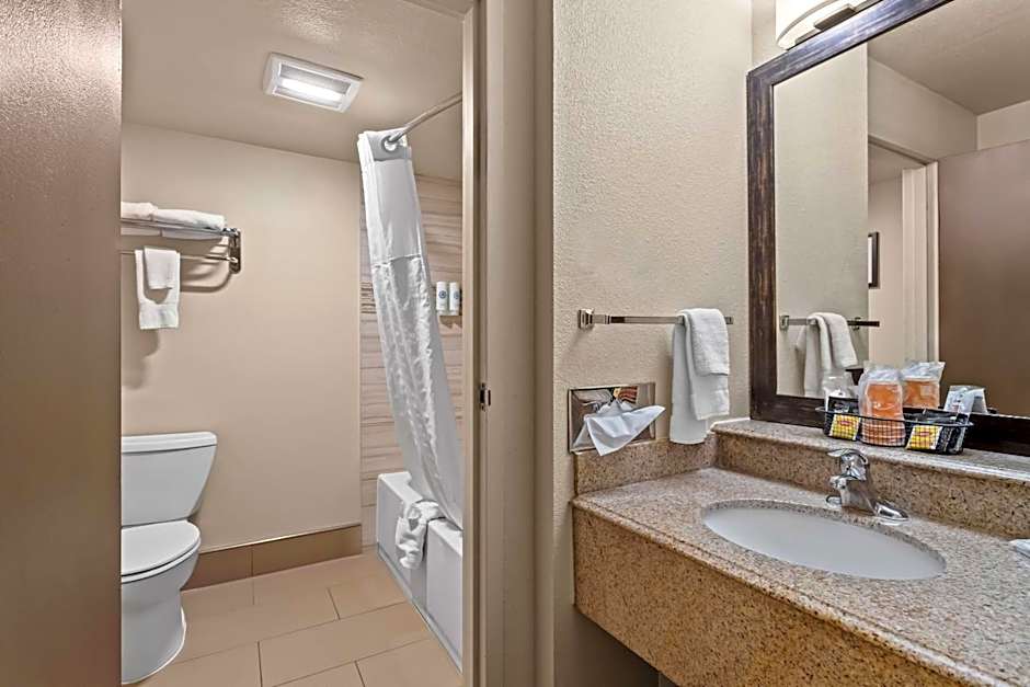Comfort Inn City of Natural Lakes