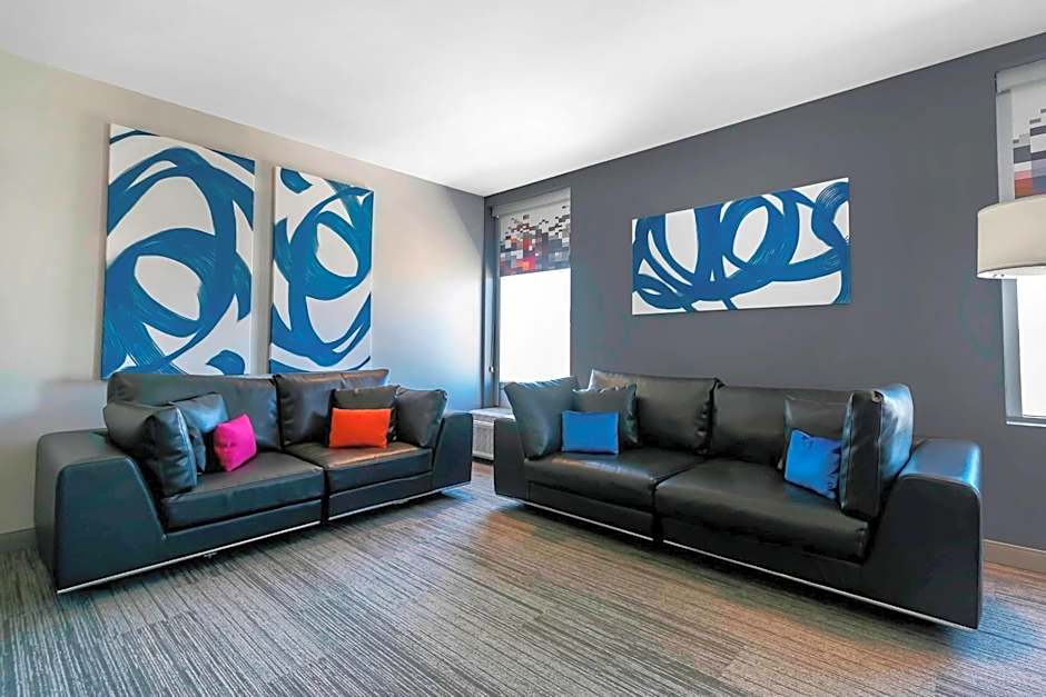 Aloft Newport on the Levee