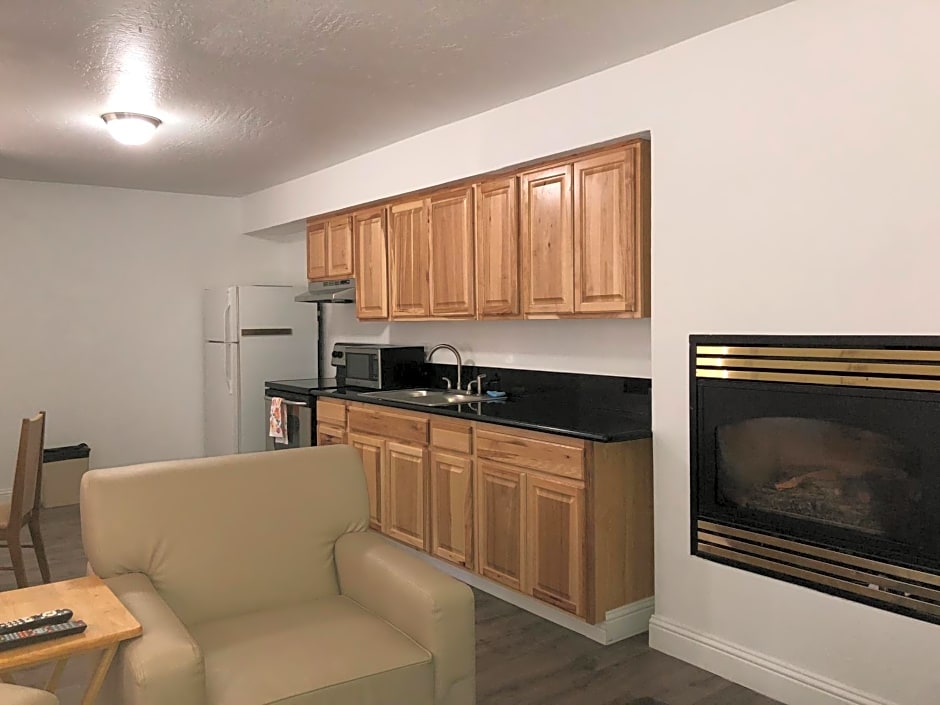 Cedar Inn & Suites
