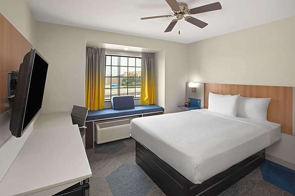 Microtel Inn & Suites by Wyndham Buda Austin South