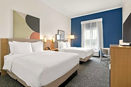 Queen Room with Two Queen Beds and Roll-In Shower - Disability Access