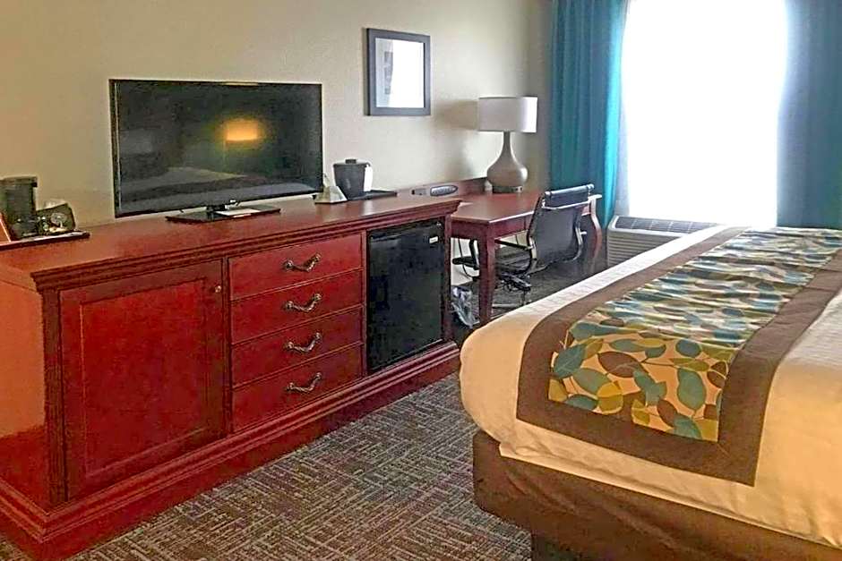 Rodeway Inn & Suites
