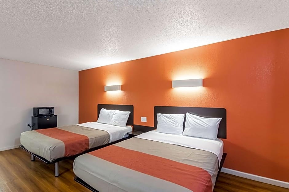 Motel 6-Clinton, OK