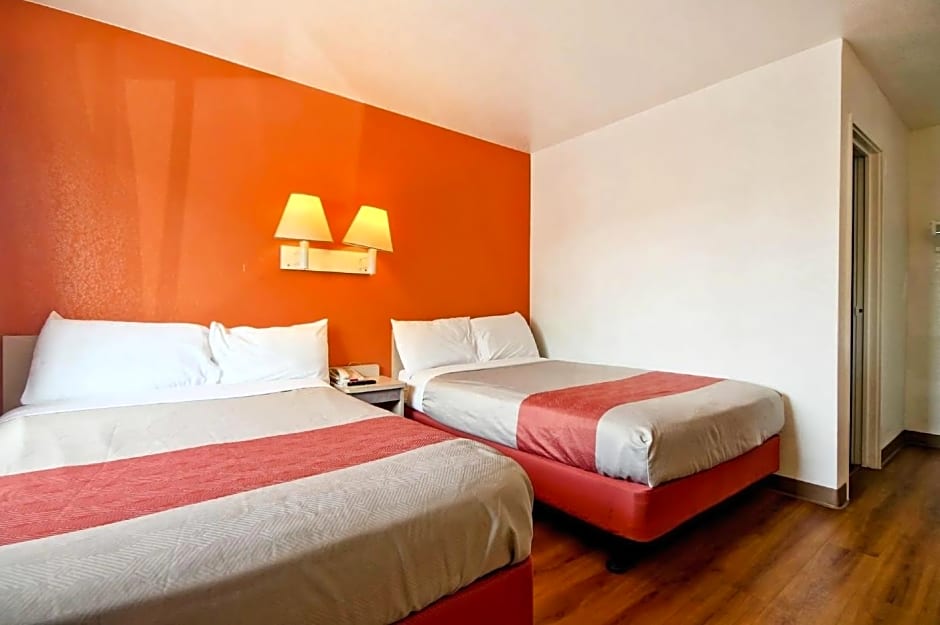 Travelodge by Wyndham Pompano Beach