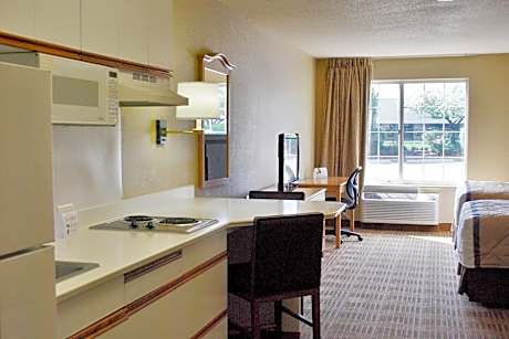 Studio with Two Double Beds - Non-Smoking