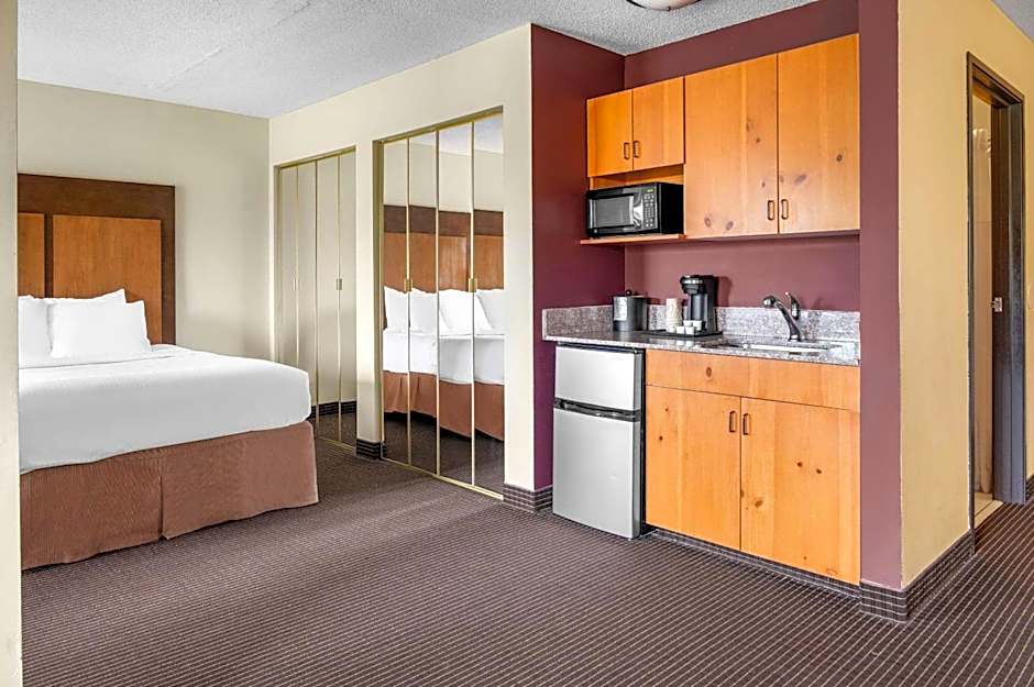 White Pine Inn & Suites