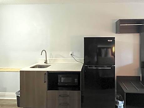 1 KB | Non-Smoking, Kitchen