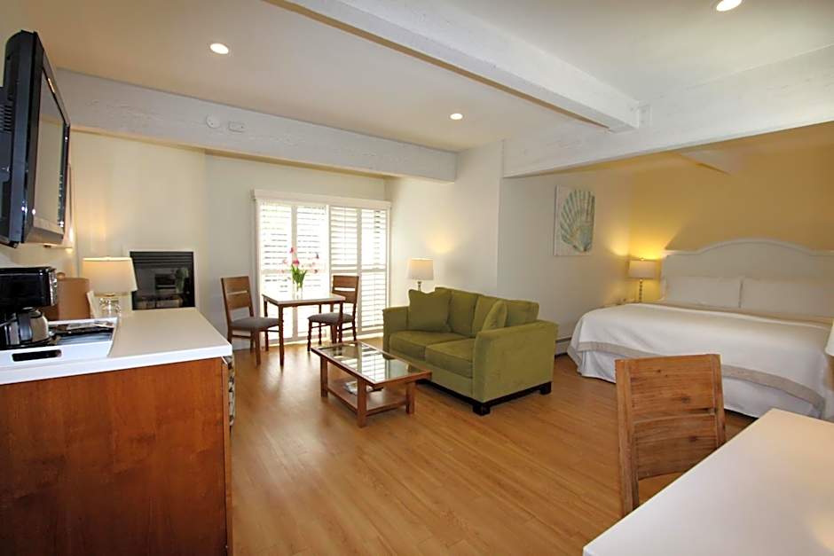Lobos Lodge
